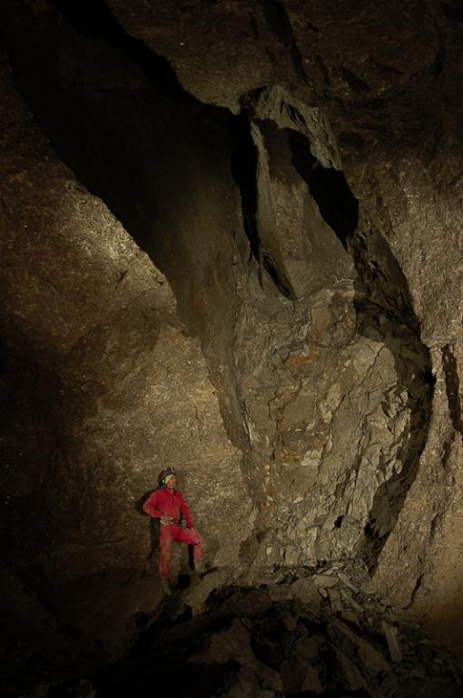 Tratto del ramo cieco di cava che interseca la grotta.
